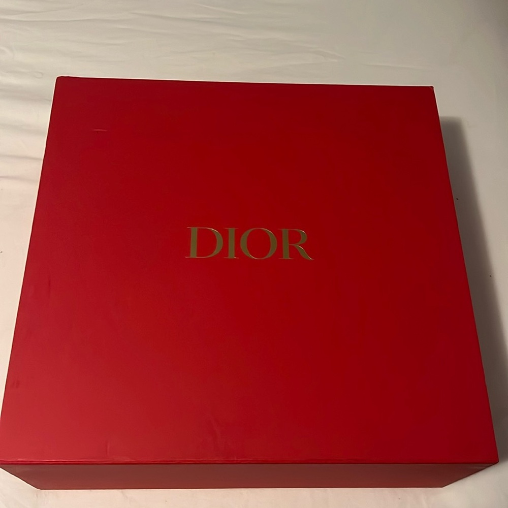 Dior red packet paper lantern box set 
 Chinese New Year
2021 year of the Ox